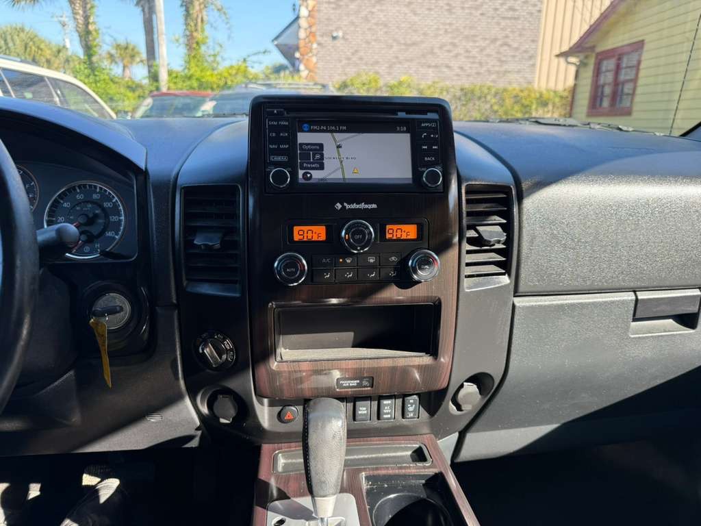 2015 Nissan Titan Image 17
