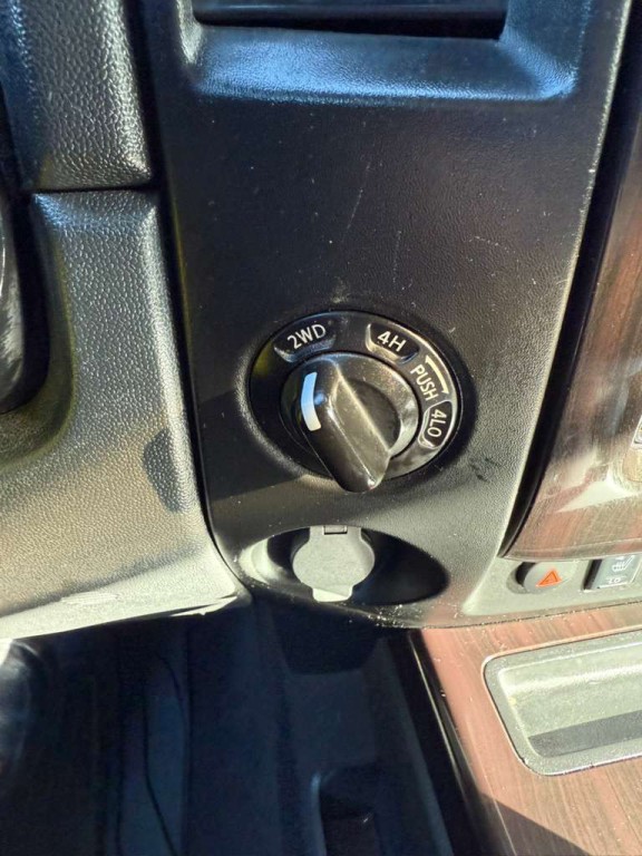 2015 Nissan Titan Image 19