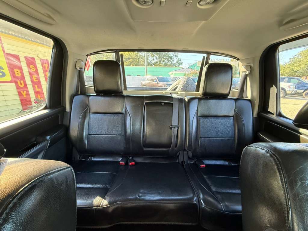 2015 Nissan Titan Image 22