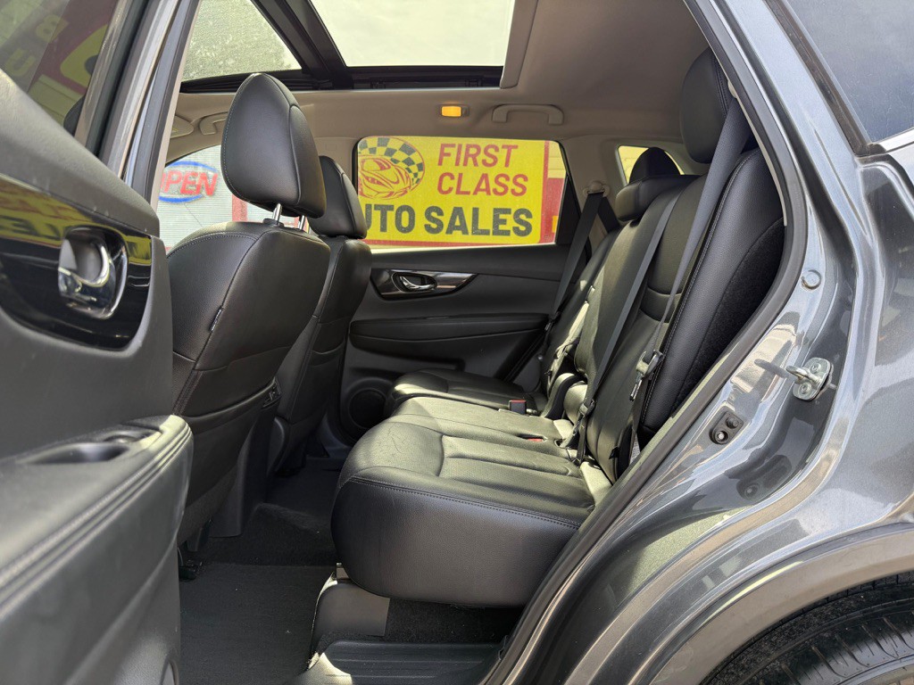 2019 Nissan Rogue Image 18