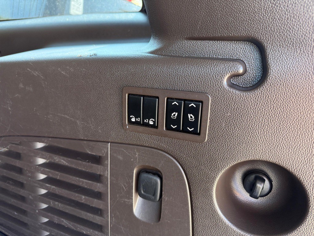 2015 Chevrolet Suburban Image 20