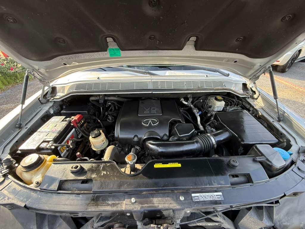 2010 INFINITI QX56 Image 9