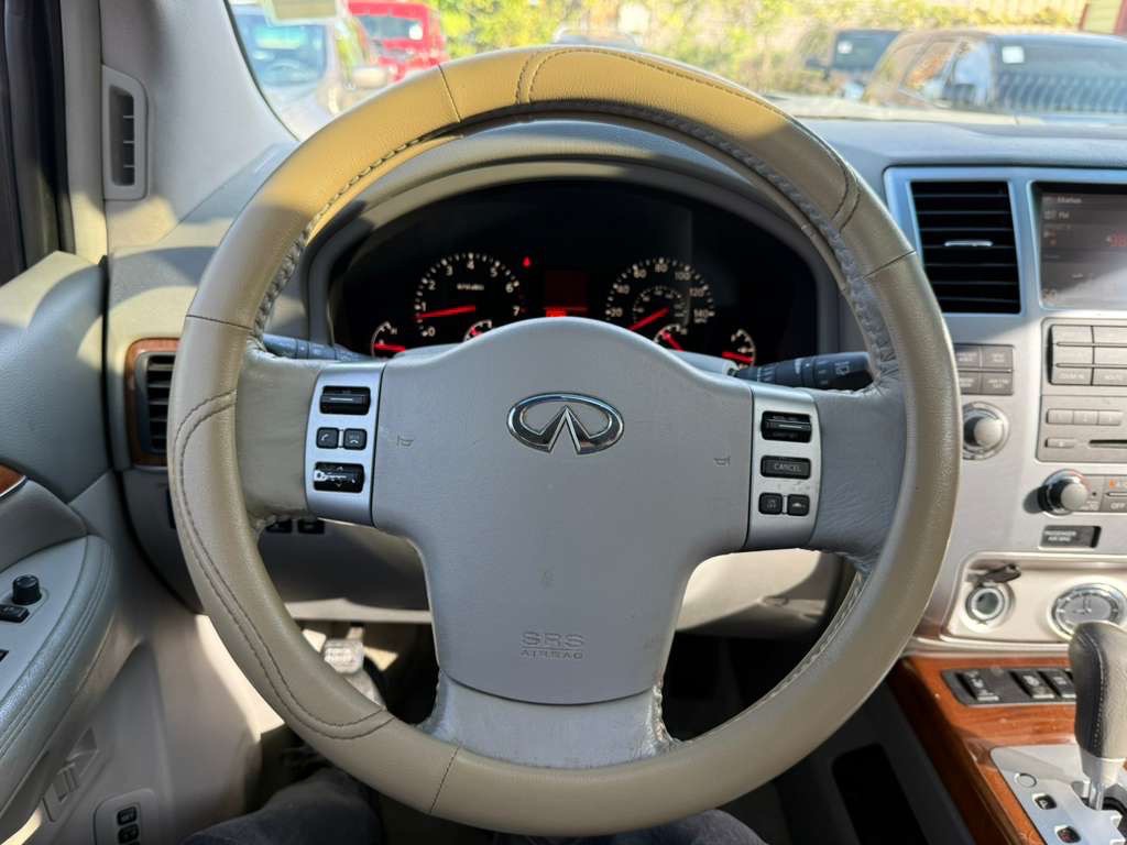 2010 INFINITI QX56 Image 16