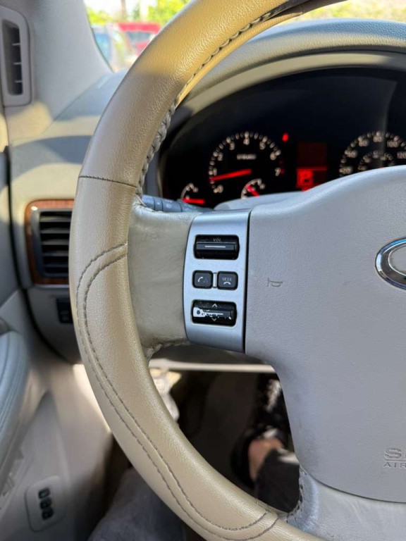 2010 INFINITI QX56 Image 17