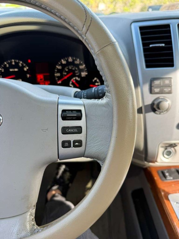 2010 INFINITI QX56 Image 18