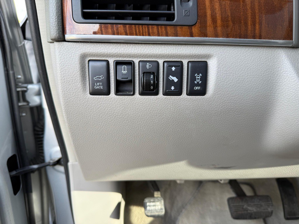 2010 INFINITI QX56 Image 22