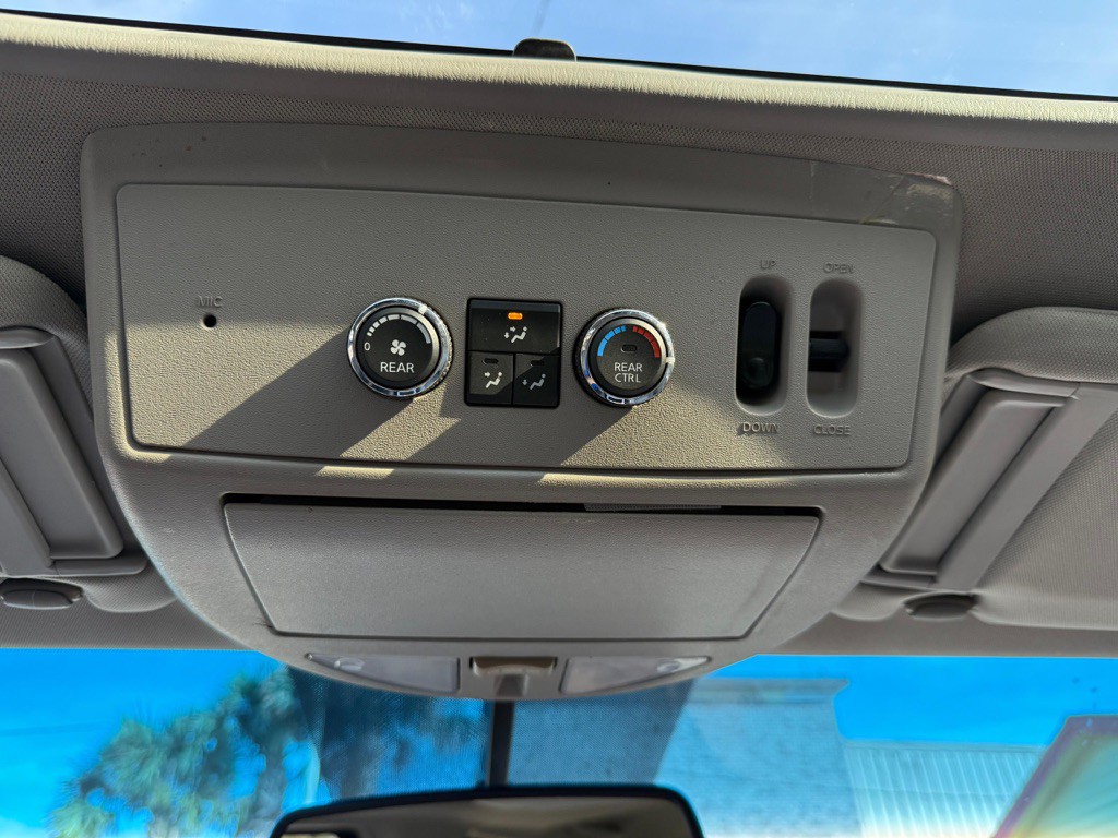 2010 INFINITI QX56 Image 26