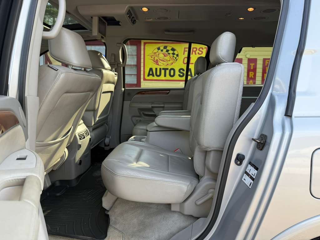 2010 INFINITI QX56 Image 30