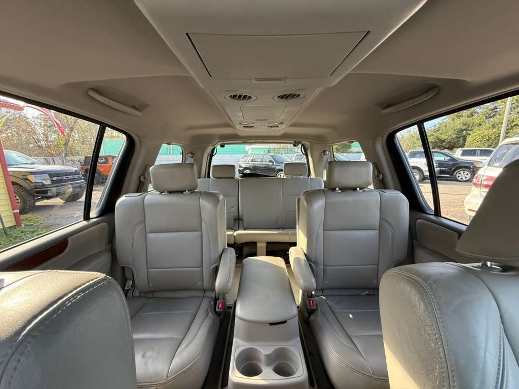 2010 INFINITI QX56 Image 32