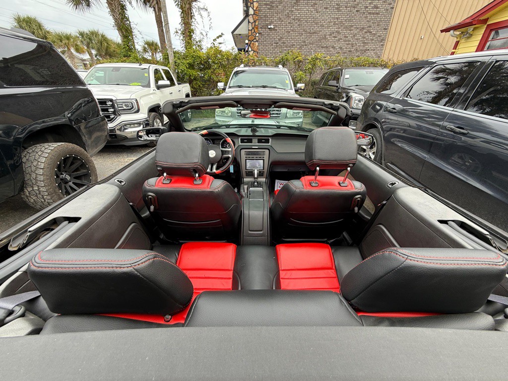 2013 Ford Mustang Image 20