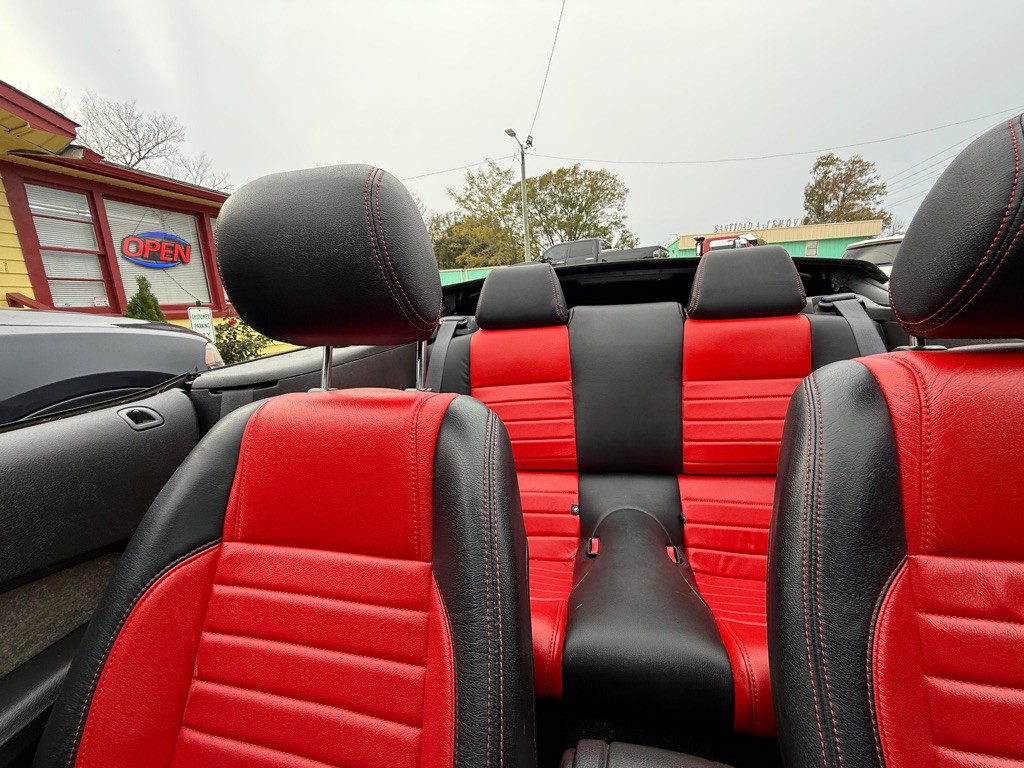 2013 Ford Mustang Image 22