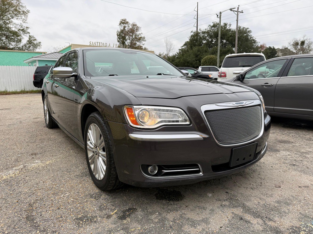 2013 Chrysler 300 Image 2