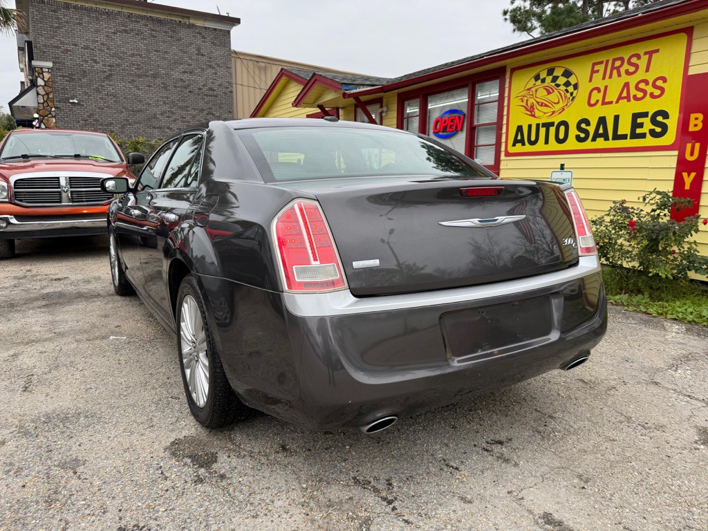 2013 Chrysler 300 Image 5