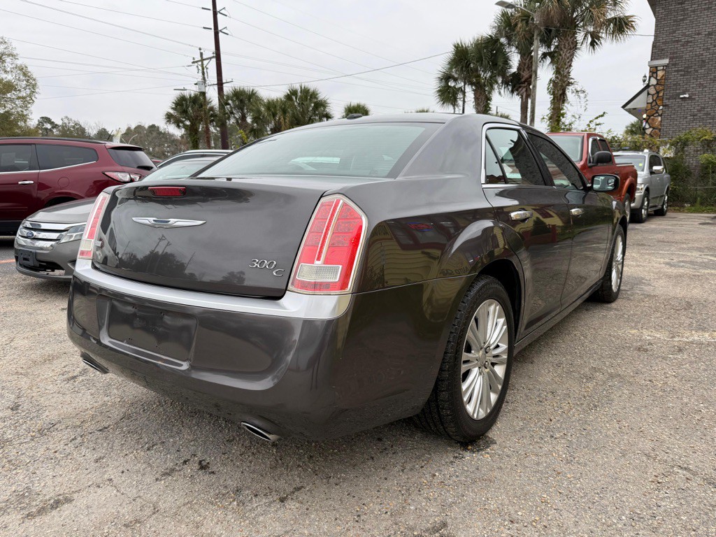 2013 Chrysler 300 Image 6