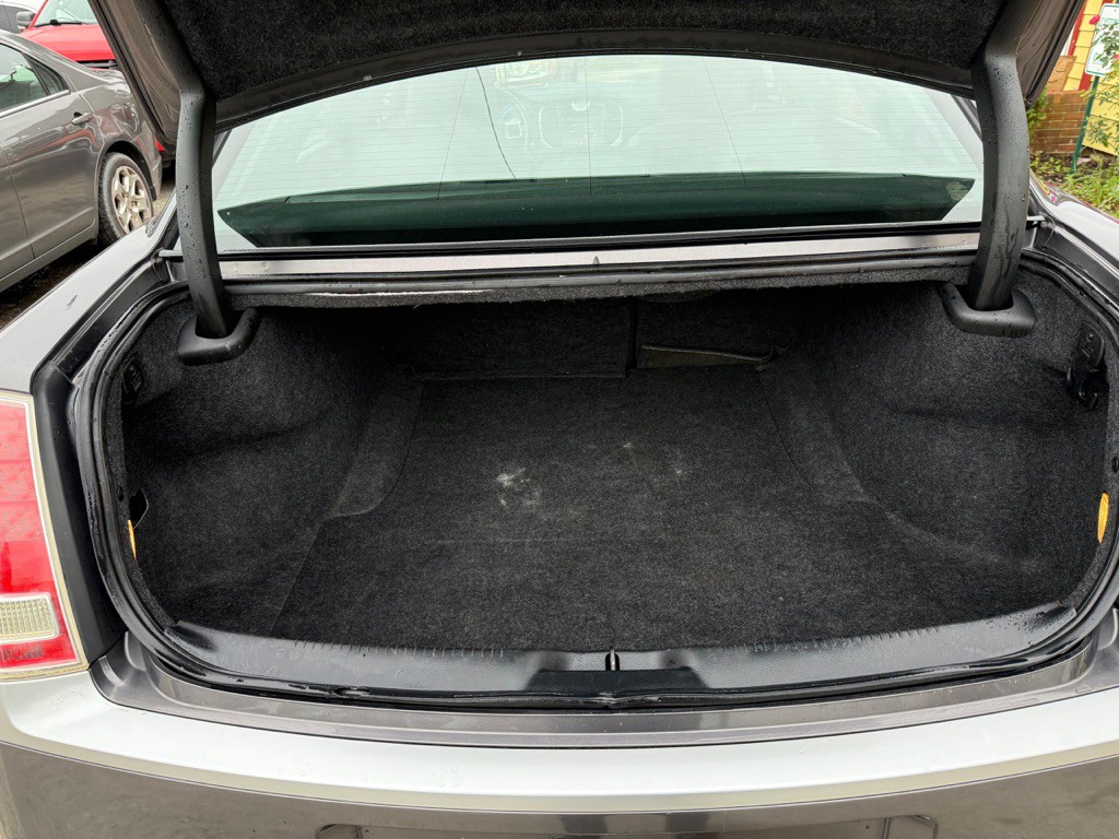 2013 Chrysler 300 Image 7