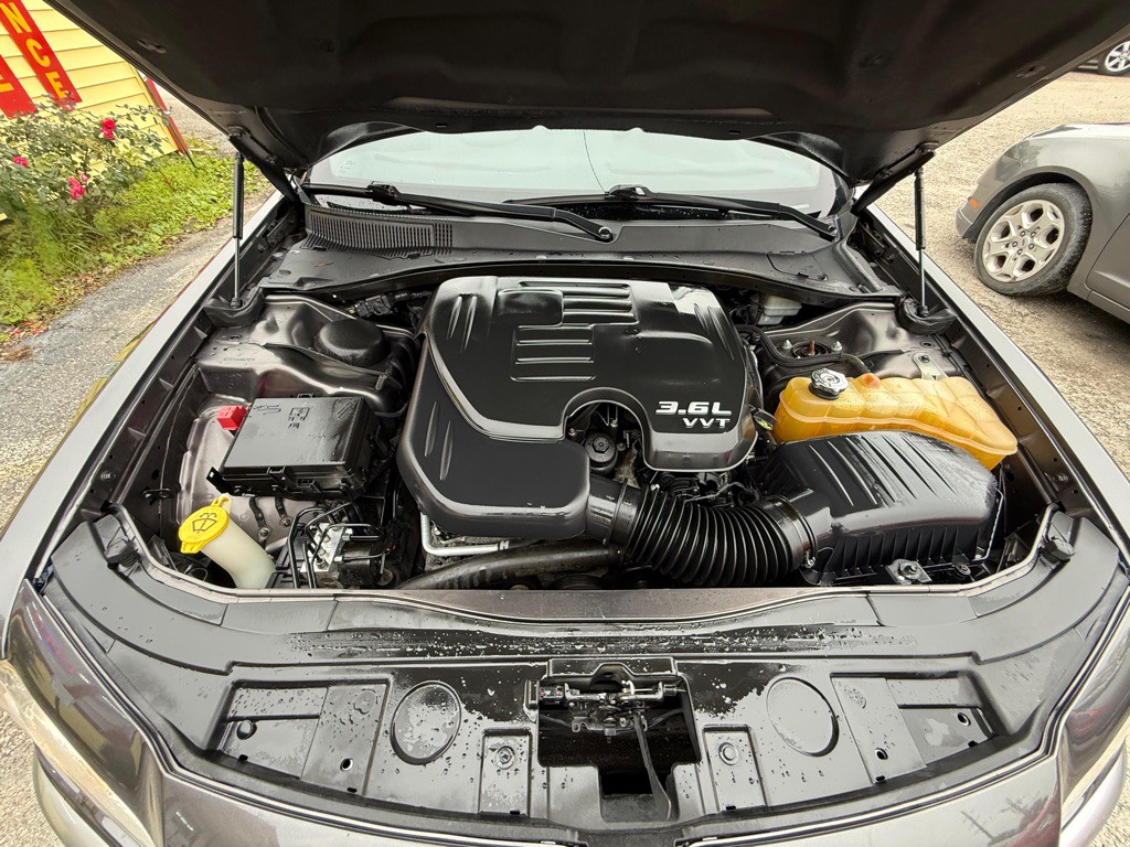 2013 Chrysler 300 Image 10