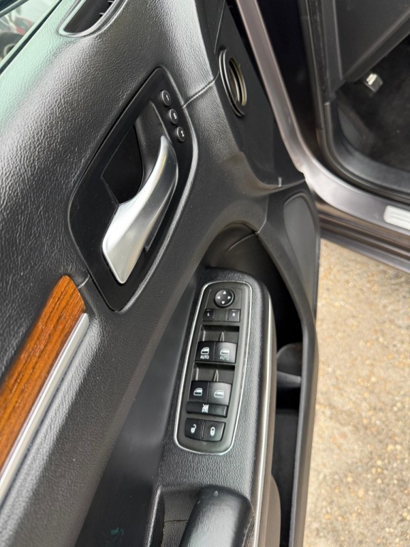 2013 Chrysler 300 Image 11