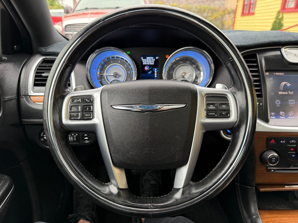 2013 Chrysler 300 Image 13