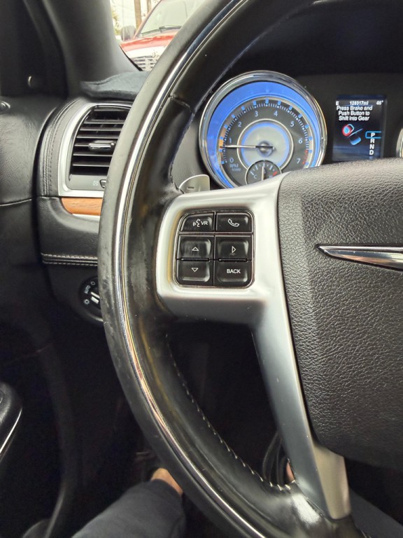 2013 Chrysler 300 Image 14