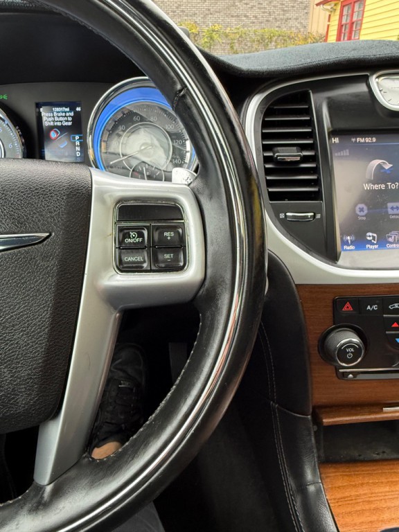 2013 Chrysler 300 Image 15