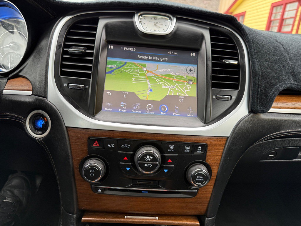 2013 Chrysler 300 Image 17