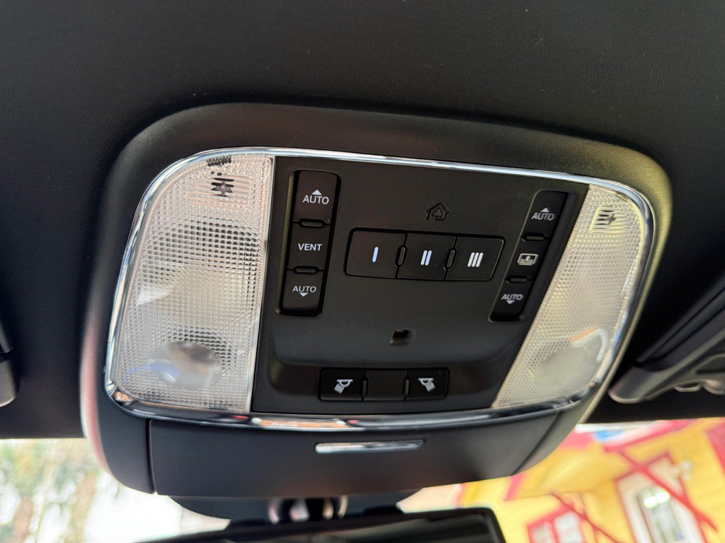 2013 Chrysler 300 Image 19