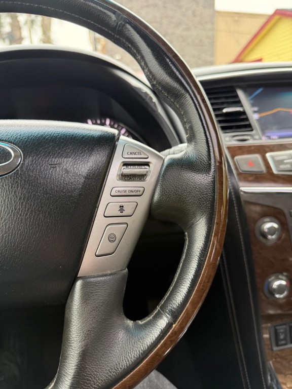 2016 INFINITI QX80 Image 11