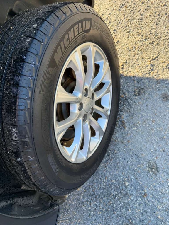 2019 Jeep Cherokee Image 9