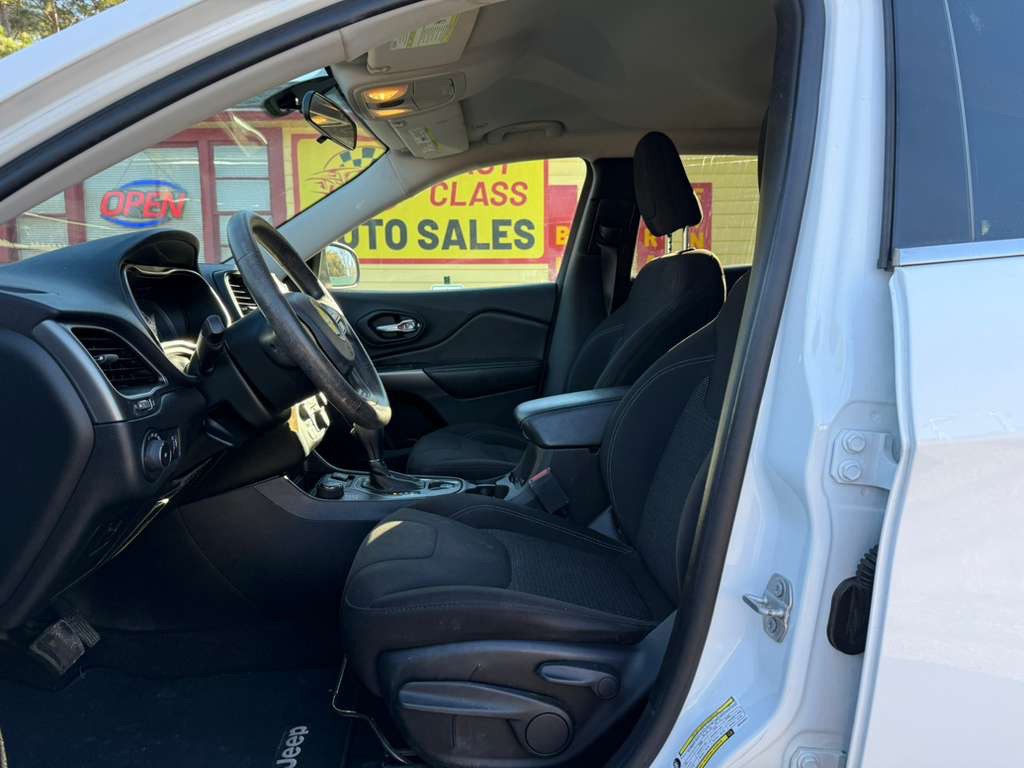 2019 Jeep Cherokee Image 12