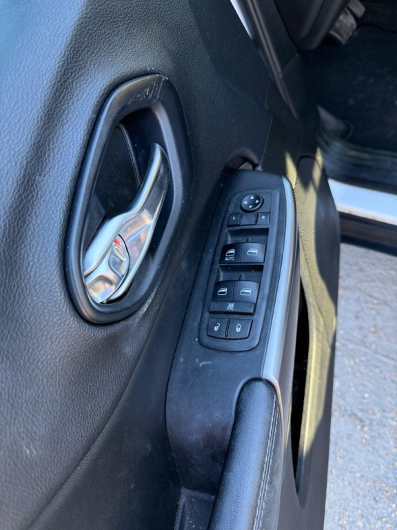 2019 Jeep Cherokee Image 16