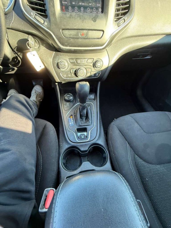 2019 Jeep Cherokee Image 19