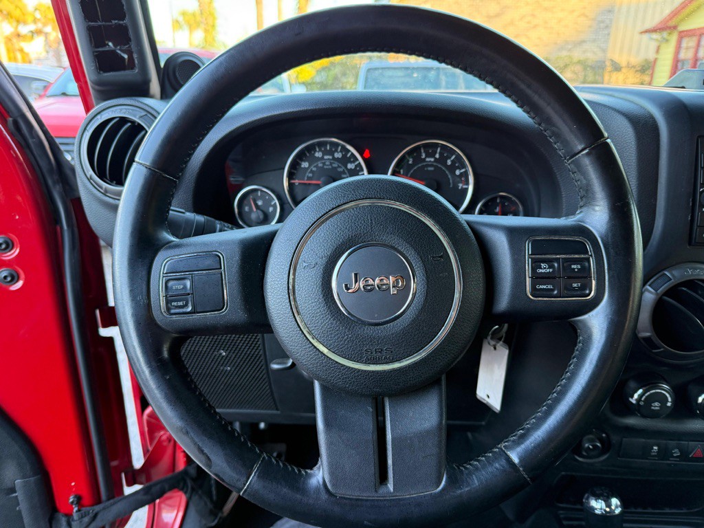 2012 Jeep Wrangler Image 12