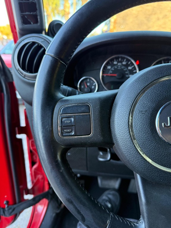 2012 Jeep Wrangler Image 13