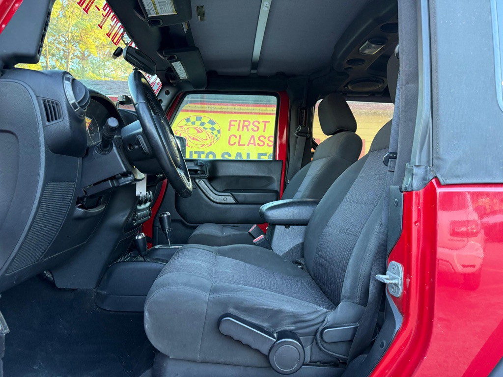 2012 Jeep Wrangler Image 15