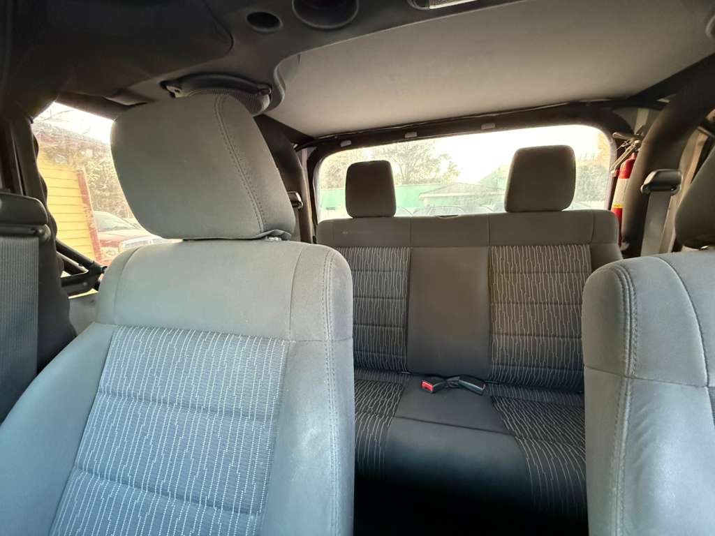 2012 Jeep Wrangler Image 19