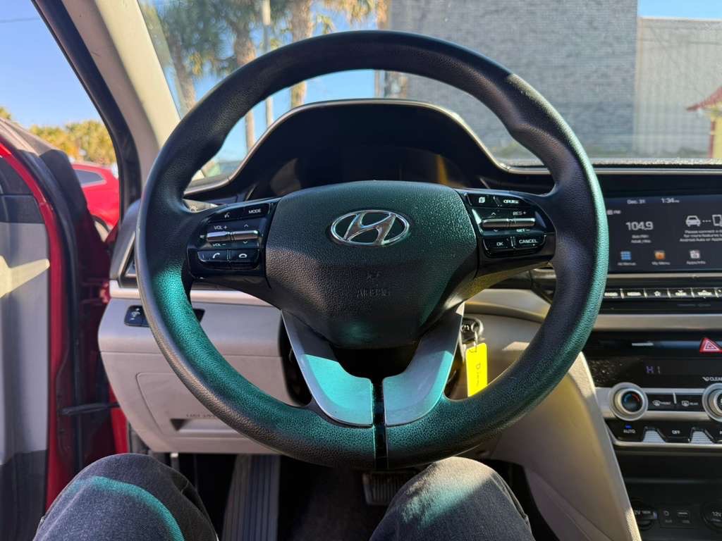 2020 Hyundai Elantra Image 13
