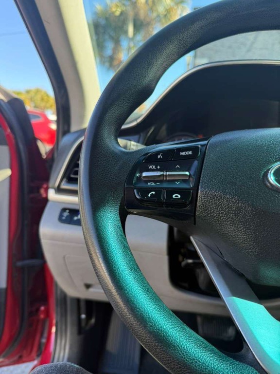 2020 Hyundai Elantra Image 14