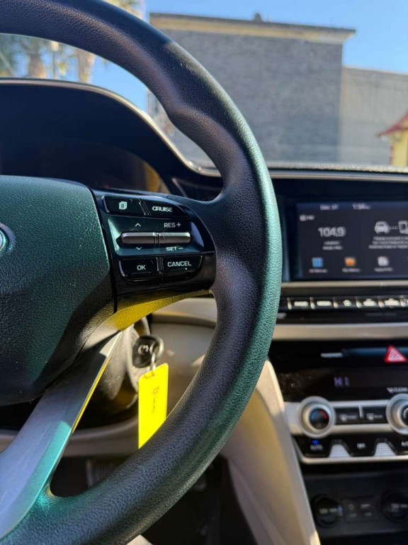 2020 Hyundai Elantra Image 15