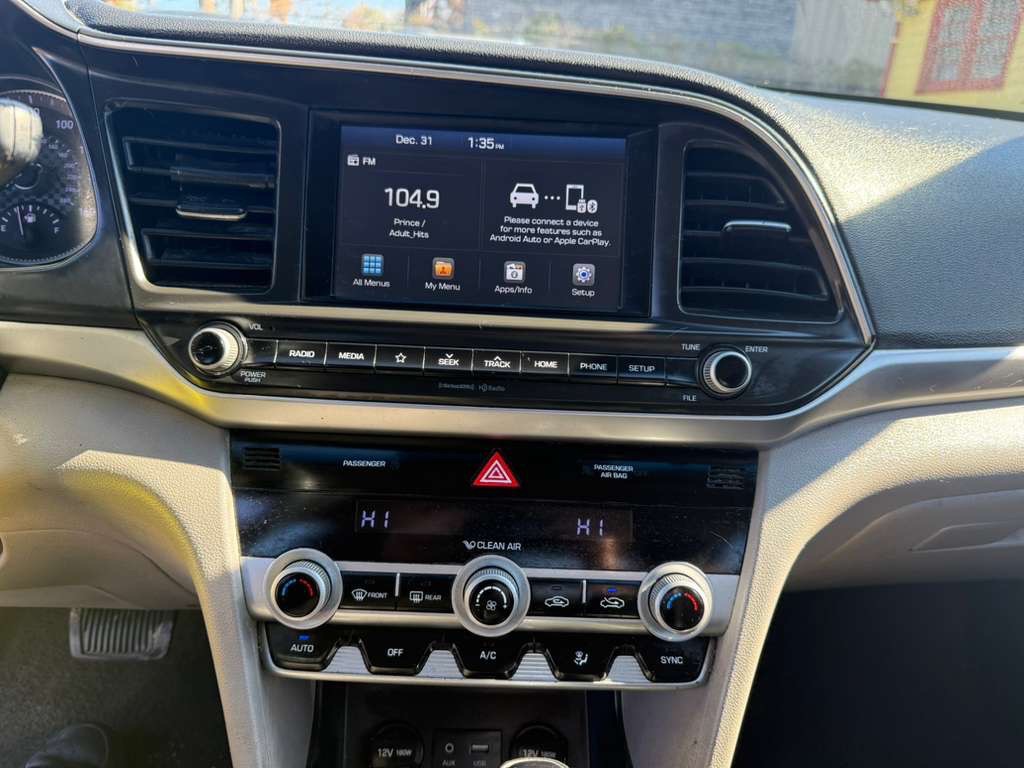2020 Hyundai Elantra Image 16