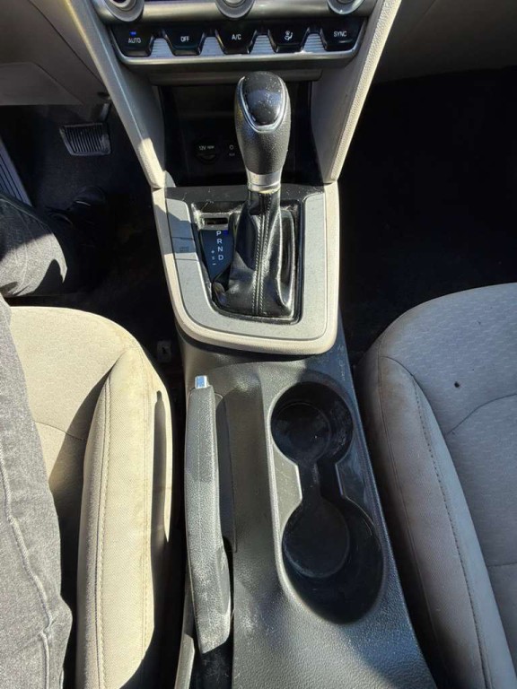 2020 Hyundai Elantra Image 19