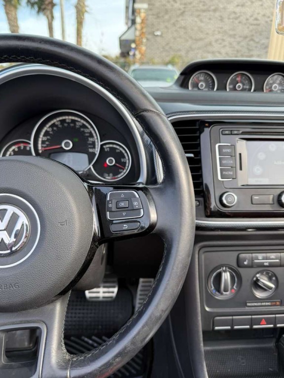 2013 Volkswagen Beetle Image 12