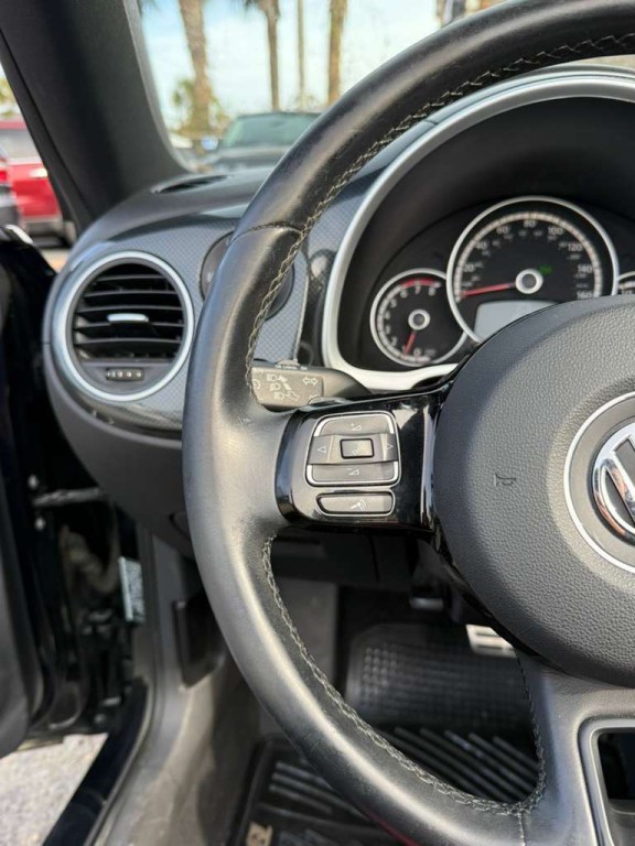 2013 Volkswagen Beetle Image 13
