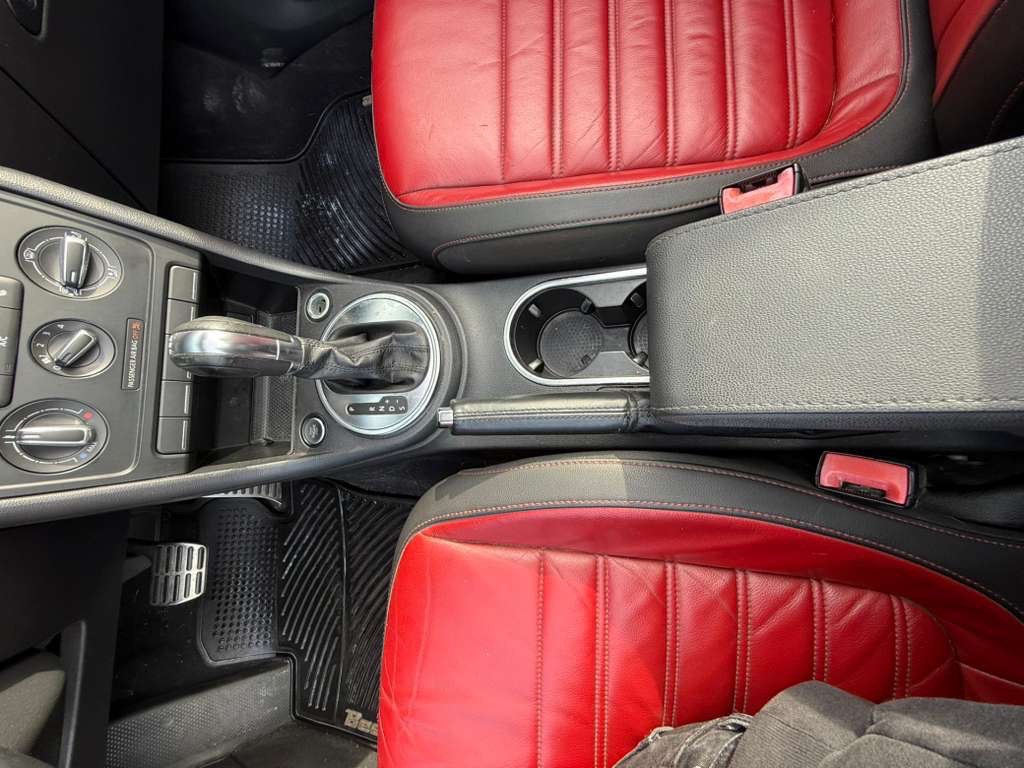 2013 Volkswagen Beetle Image 14