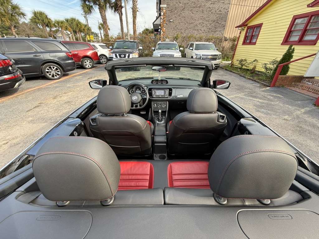 2013 Volkswagen Beetle Image 16