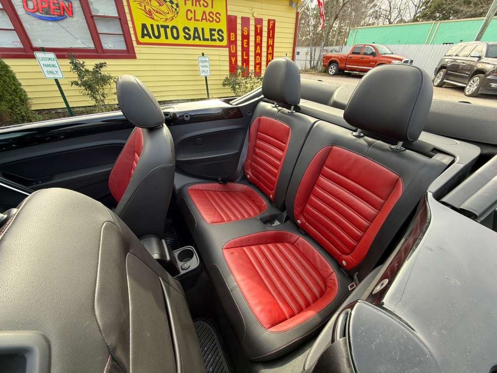 2013 Volkswagen Beetle Image 17