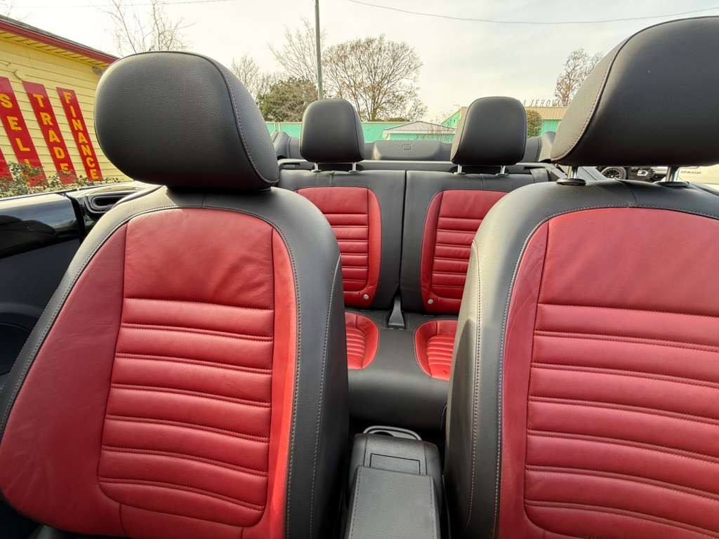 2013 Volkswagen Beetle Image 18