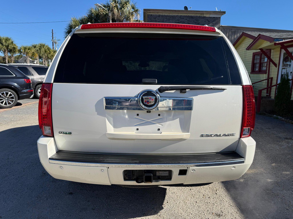 2010 Cadillac Escalade Image 4