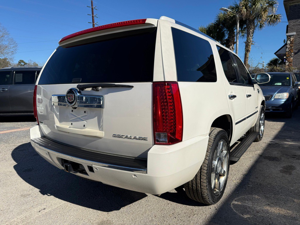 2010 Cadillac Escalade Image 5