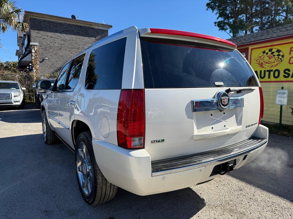 2010 Cadillac Escalade Image 6