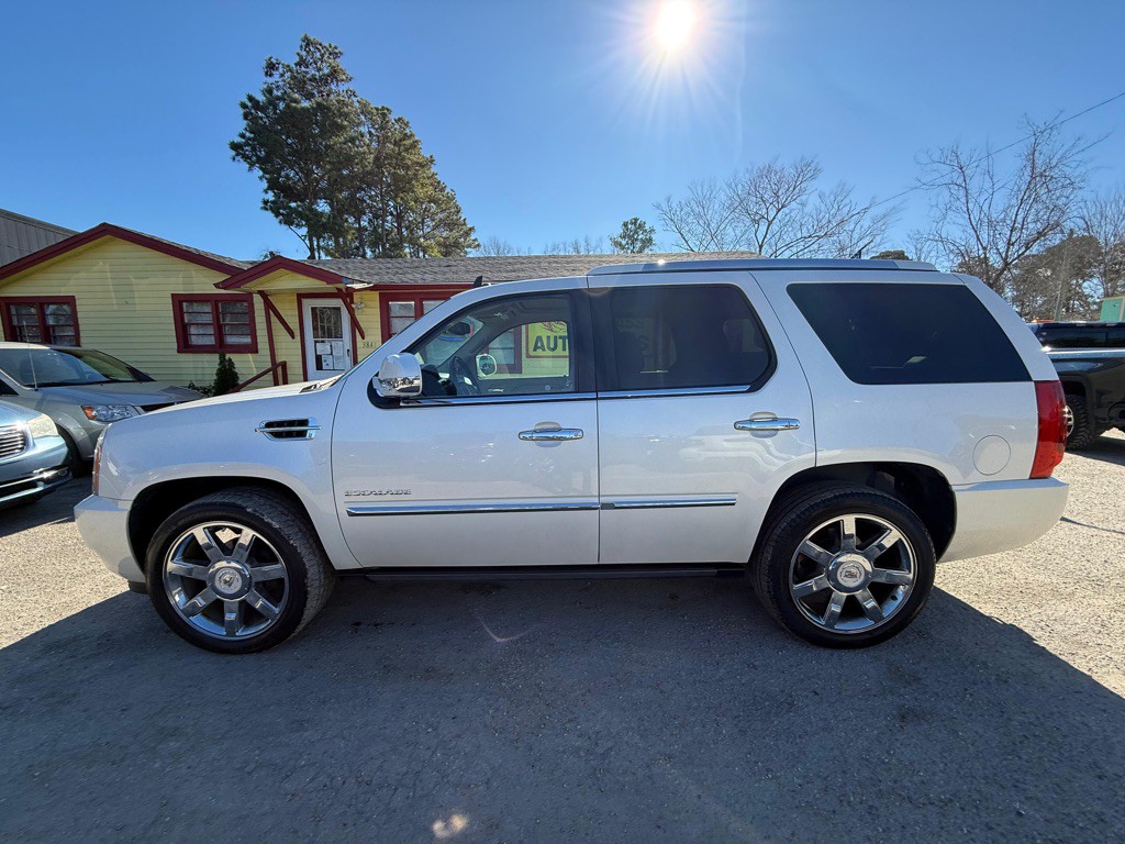 2010 Cadillac Escalade Image 8
